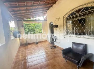 Varanda · Casa 3 quartos com EXCELENTE POTENCIAL DE INVESTIMENTO!