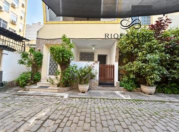 Casa · 106m² · 3 Quartos · 1 Vaga · Casa de vila no Humaitá: 106 m², 3 quartos e área externa. Um refúgio charmoso próximo ao Largo dos