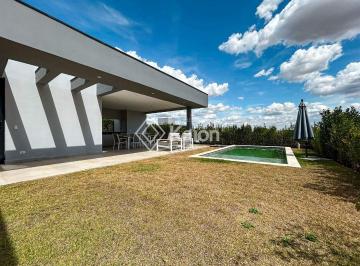 Casa · 244m² · 3 Quartos · 4 Vagas · Casa para locação com 3 quartos, sendo 3 suítes no Condomínio Villas do Golfe em Itu/SP.