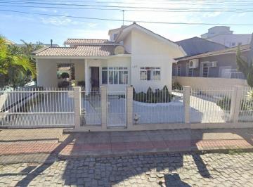 Casa · 130m² · 3 Quartos · 1 Vaga · Casa Alto Padrão Impecável com 3 Dormitórios - Totalmente mobiliada no Centro de Palhoça/SC