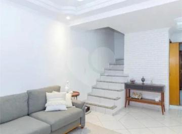 Imagem Principal · Sobrado com 2 Dormitórios, Quintal e Vaga de Garagem em Excelente Localização