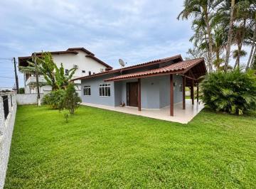 Casa · 180m² · 3 Quartos · 8 Vagas · Casa com 3 quartos, suíte e amplo terreno no bairro Machados em Navegantes