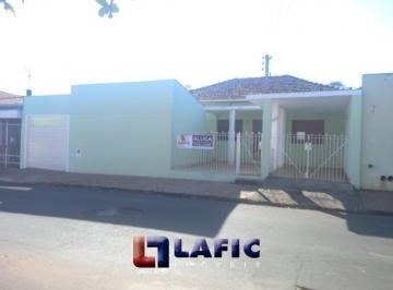 Casa · 220m² · 3 Quartos · 4 Vagas · Casa Padrão em São Carlos