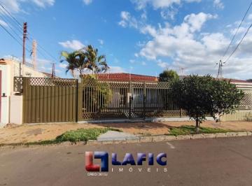 Casa · 263m² · 4 Quartos · 2 Vagas · Casa Padrão em São Carlos