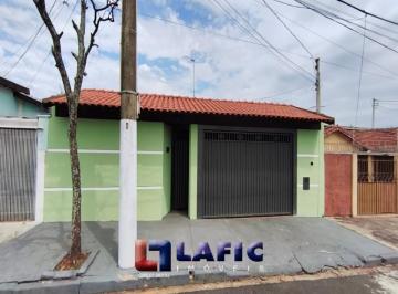 Casa · 2 Quartos · 3 Vagas · Casa Padrão em São Carlos