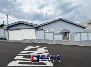 Casa · 400m² · 3 Quartos · 4 Vagas · Casa Padrão em São Carlos