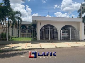 Casa · 261m² · 4 Quartos · 7 Vagas · Casa Padrão em São Carlos