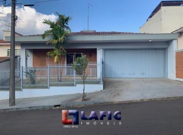 Casa · 226m² · 2 Quartos · 8 Vagas · Casa Padrão em São Carlos