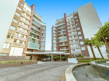 Apartamento de 3 quartos, Curitiba · Viva com conforto em um apartamento mobiliado de alto padrão