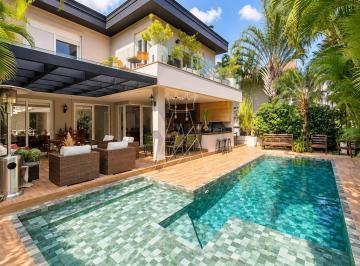 Casa · 489m² · 4 Quartos · 6 Vagas · Casa à venda em Alphaville, localizada no Residencial 18 do Forte.