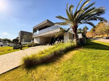 Casa · 511m² · 4 Quartos · 6 Vagas · Casa para venda em Alphaville localizada no Condomínio Vila Solaia
