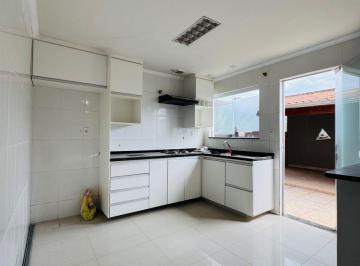 Casa de 2 quartos, Varginha · Casa de 210 m² à venda em Jardim Estrela II