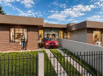 Casa · 69m² · 3 Quartos · 2 Vagas · Casa com 3 Quartos e Suíte em Campo Largo | Quintal, Churrasqueira e 2 Vagas