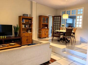 30 · Duas casas no Centro Histórico de São José - 5 dormitórios
