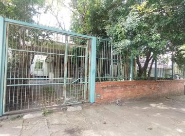 Photo 1 · Ampla casa bem localizada e com terreno de 528m2 no Petrópolis