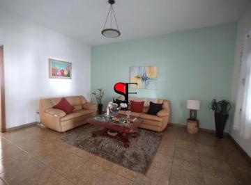 Foto 1 · Oportunidade no Jardim Maria Augusta: Casa Ampla com 4 Quartos e 2 Vagas em Taubaté!