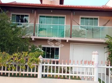 Photo 1 · Casa com três dormitórios - 30 metros da praia, bairro Enseada de Brito - Palhoça/SC