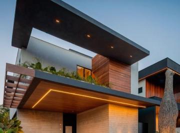 Casa de 4 quartos, Eusébio · Vert Natureza, Centro do Eusébio, 333m2, 4 Suítes, Mobiliada, Climatizada, Sistema de Som, Piscina.
