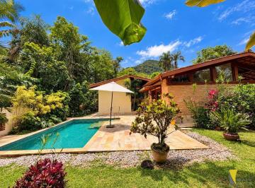Imagem do Imóvel · Casa térrea com piscina a apenas 100 metros do mar lado par.