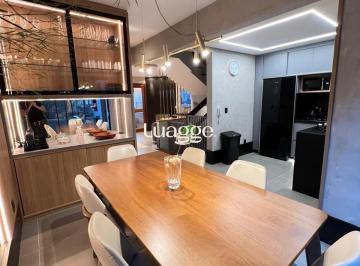 Casa · 204m² · 3 Quartos · 2 Vagas · Casa em condomínio fechado para venda no bairro Jardim Isabel, com aproximadamen
