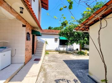 58250c5219d4164c166f3709bd23ed878e8569d4 · CASA 5 QUARTOS SENDO 3 SUITES EM ITAIPU