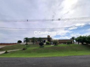 f17d2aedf3739edfd7b8e5e6ce9a5f102152b6c9 · Casa à venda com 2 quartos (1 suite) em localização privilegiada no Condomínio Village Ipanema I - A