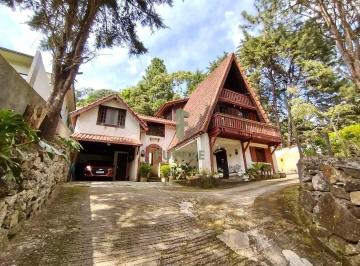 Casa · 237m² · 3 Quartos · 3 Vagas · Casa à venda no bairro Cascata dos Amores - Teresópolis/RJ