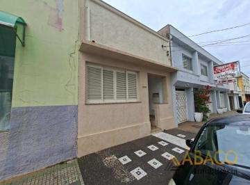 Casa · 105m² · 2 Quartos · Casa para alugar em Centro de 105.00m² com 2 Quartos e 1 Suite