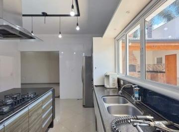 Casa · 300m² · 3 Quartos · 4 Vagas · Casa para alugar em JARDIM PORTAL DE ITAICI de 300.00m² com 3 Quartos, 3 Suites e 4 Garagens