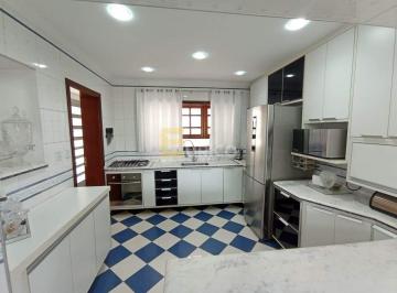 Casa · 200m² · 3 Quartos · 4 Vagas · Casa de Condomínio para venda em Condomínio Vivenda das Quaresmeiras de 200.00m² com 3 Quartos, 2 Su