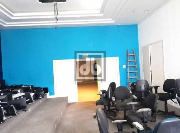 Comercial · 2651m² · 10 Vagas · Prédio com 2651m², elevador, 3 andares, auditório com 50 lugares e 10 vagas.