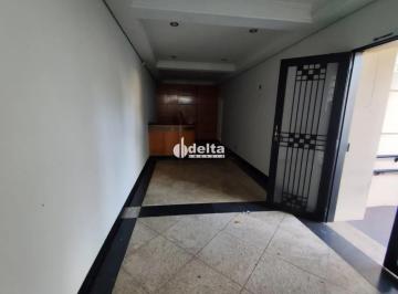 Photo 1 · Casa comercial disponível para locação no bairro Martins em Uberlândia-MG