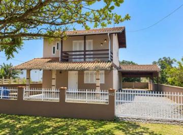 Casa · Sobrado à venda no bairro Praia Grande em São Francisco do Sul/SC