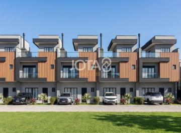 Casa · 141m² · 3 Quartos · 2 Vagas · SOBRADO - CONDOMINIO FECHADO - ÁGUA VERDE
