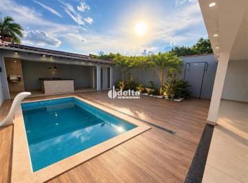 Photo 1 · Casa residencial com 4 quartos sendo 2 suítes disponível para locação no bairro