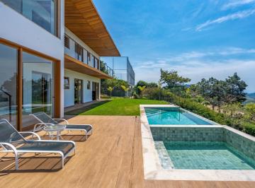 Casa · 441m² · 7 Quartos · 3 Vagas · Casa com 6 quartos em Pedro do Rio, Petrópolis