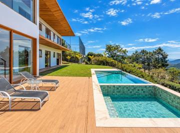 Casa · 441m² · 7 Quartos · 3 Vagas · Casa com 6 quartos em Pedro do Rio, Petrópolis