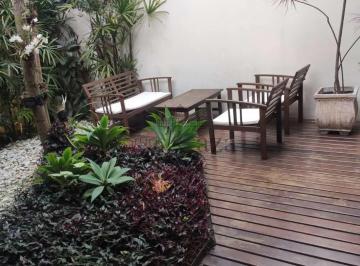 Deck na entrada · Casa - Jardim Paulistano - 3 Suítes - 220m².
