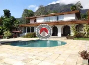 Fachada da casa com piscina · Casa à venda - em Itanhangá