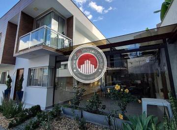 Fachada da casa e área coberta · Sobrado Contemporaneum, 3 quartos na Freguesia | BRJ