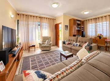 40e40b5d-396b-43b1-ad43-33d40ab25e6c · Casa para venda em Jardim São José (Zona Norte) com 3 quartos, sendo 1 suíte, 205m²