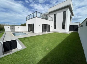 Casa · 233m² · 3 Quartos · 2 Vagas · Casa de Alto Padrão com 3 Suítes e Piscina no Bosque da Limeira, Resende