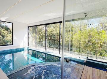 Casa · 520m² · 4 Quartos · 8 Vagas · Casa Resort Exclusiva – Aruã Brisas