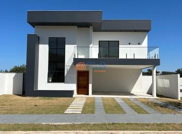 Casa · 230m² · 3 Quartos · 2 Vagas · Casa com 3 Suítes + Escritório no Primeiro Pavimento em Alphaville