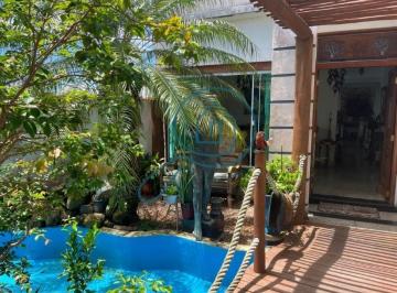 Foto 01 · VENDE-SE CASA COM 6 DORMITÓRIOS (6 SUÍTES); PISCINA; ÁREA GOURMET; CHURRASQUEIRA; SEM MOBÍLIA; PIÚVA