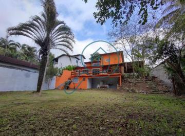 Foto 01 · AÇUGA-SE CASA COM 3 SUÍTES; CHURRASQUEIRA; JARDIM; GARAGEM; QUINTAL; ESTILO RÚSTICO; FUNDOS PARA A C
