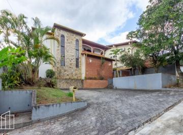 Casa em condomínio de 438 m², Nova Higienópolis, varanda gourmet. · Casa em condomínio de 438 m², Nova Higienópolis, varanda gourmet, closet, depósi