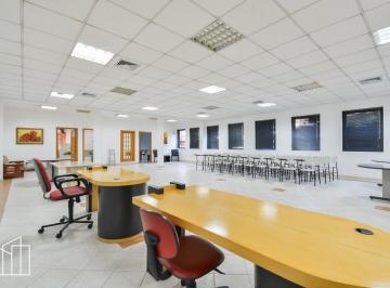 Salão amplo com ar-condicionado da sobreloja comercial em Pinheiros. · Sobreloja comercial mobiliada de 220 m², Pinheiros, na Praça Benedito Calixto, 2