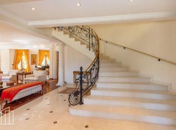 Hall com escada da casa de alto padrão em vila no Morumbi. · Casa de alto padrão em vila com portaria 24h, Morumbi, 4 suítes, elevador, pisci
