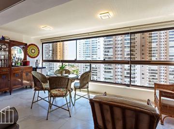 Varanda envidraçada com vista aberta do apartamento na Vila Sônia. · Apartamento com 3 suítes e 4 vagas, Andar: 9 a 12, Vila Sônia, vista aberta, var